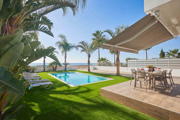Best Beaches, Bars & Hidden Gems